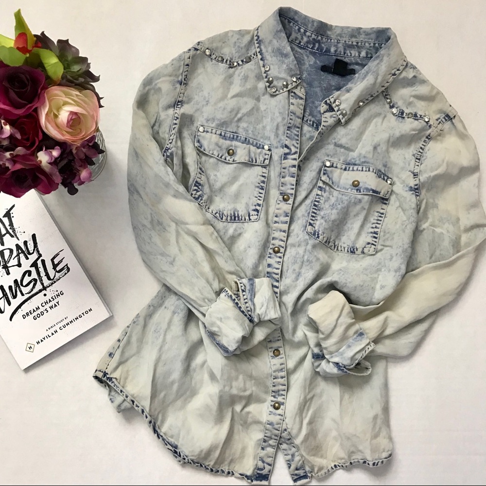 Light washed button-down